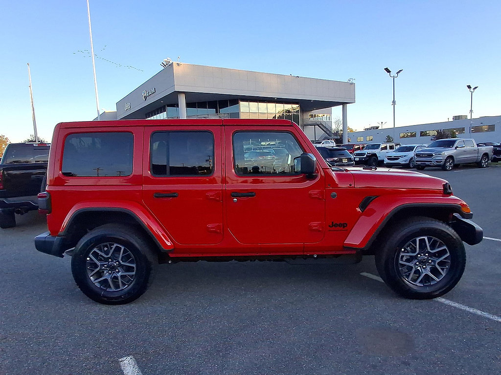 Used 2026 Jeep Wrangler Unlimited Sahara AWD/4WD image 32