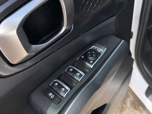 Used 2025 Kia Sorento LX image 15