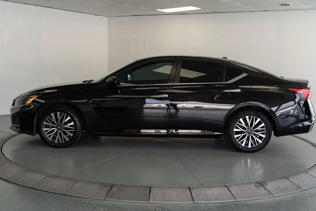 Used 2025 Nissan Altima 2.5 SV FWD image 4
