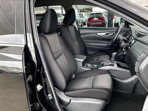 Certified 2020 Nissan Rogue SV image 9