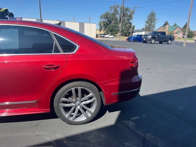 Used 2017 Volkswagen Passat 1.8T R-Line FWD image 9