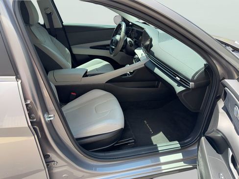 Used 2023 Hyundai Elantra Limited FWD image 16