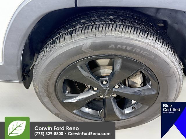 Used 2020 Jeep Cherokee Latitude Plus AWD/4WD image 31