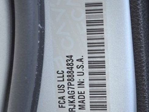 Used 2023 Jeep Grand Cherokee L Laredo image 14