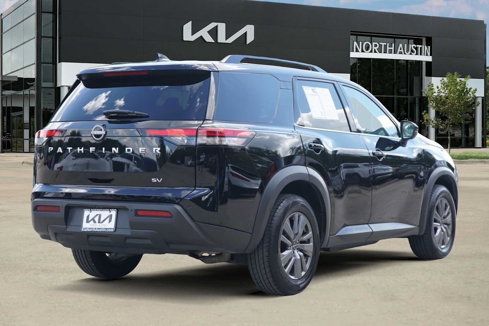 Used 2024 Nissan Pathfinder SV FWD image 5