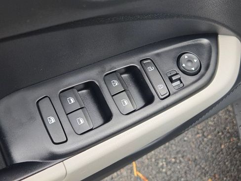 Used 2023 Hyundai Venue SEL FWD image 25