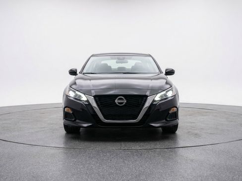 Used 2025 Nissan Altima 2.5 SV FWD image 2
