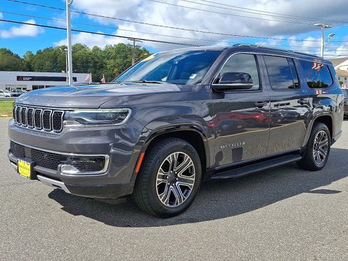 Used 2023 Jeep Wagoneer L Series II image 3