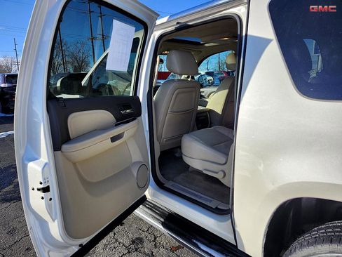 Used 2013 GMC Yukon XL Denali image 26