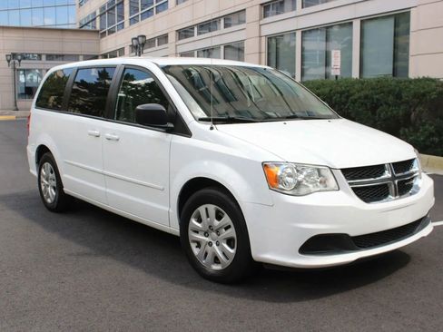 Used 2016 Dodge Grand Caravan SE w/ Quick Order Package 29E SE FWD image 1
