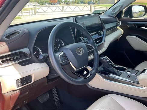 Used 2020 Toyota Highlander Limited FWD image 12