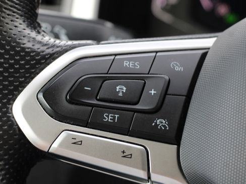 Used 2022 Volkswagen Atlas SEL Premium image 17