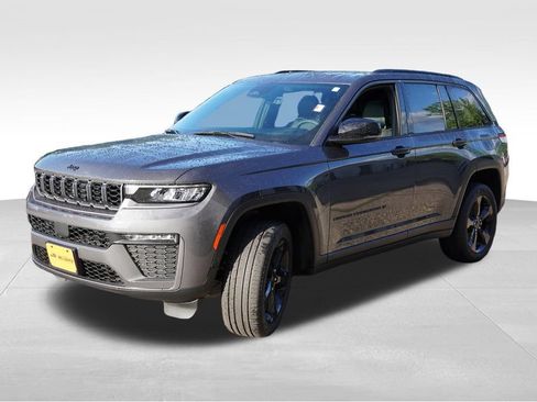 Used 2026 Jeep Grand Cherokee Limited w/ Limited Altitude Package AWD/4WD image 11
