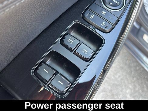 Used 2019 Kia Cadenza Technology FWD image 13