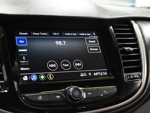 Used 2020 Chevrolet Trax LT w/ Sun & Sound Package FWD image 17