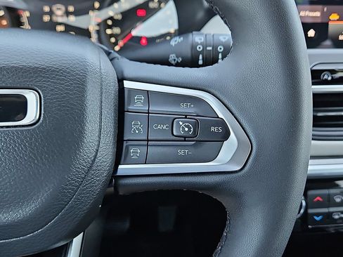 Used 2025 Jeep Compass Limited AWD/4WD image 22