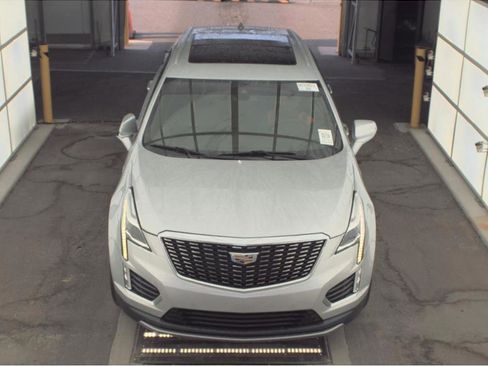 Used 2020 Cadillac XT5 Premium Luxury FWD image 3