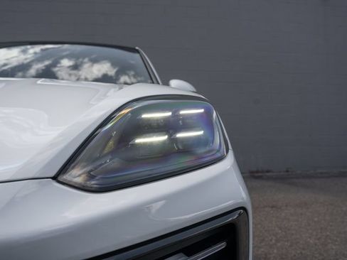 Used 2025 Porsche Cayenne Coupe AWD/4WD image 11