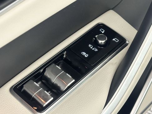 Used 2026 Jaguar F-PACE R-Dynamic S image 21