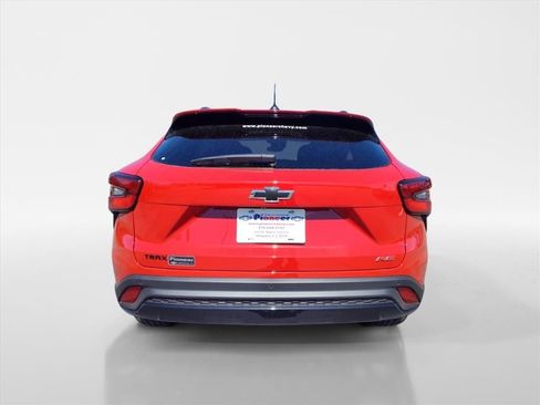 Used 2026 Chevrolet Trax RS w/ Sunroof Package FWD image 4