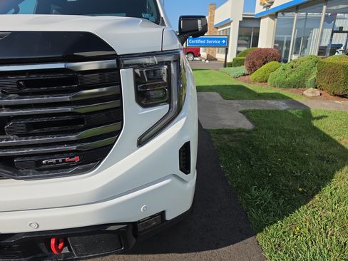 Used 2025 GMC Sierra 1500 AT4 AWD/4WD image 10