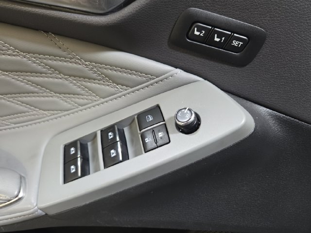 Used 2019 Toyota Avalon Limited w/ Advanced Safety Package FWD image 11