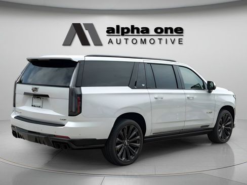 Used 2025 Cadillac Escalade ESV V AWD/4WD image 9