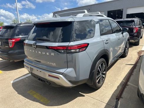Used 2025 Nissan Pathfinder Platinum image 6