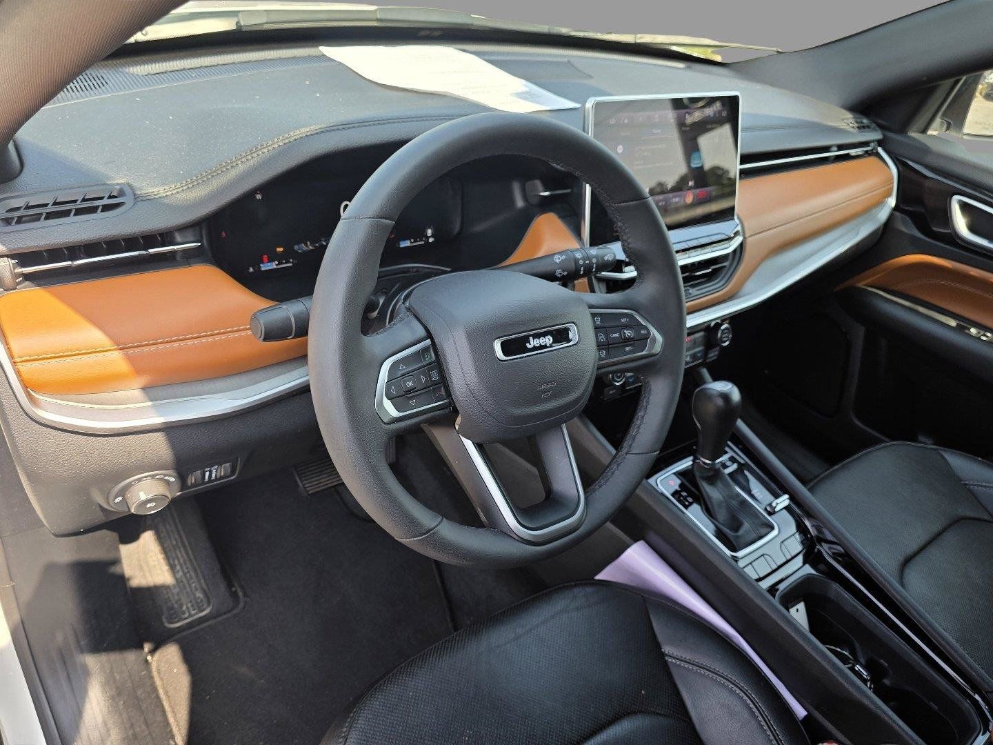 Certified 2025 Jeep Compass Limited AWD/4WD image 10