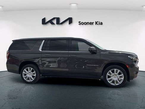 Used 2021 Chevrolet Suburban High Country w/ Premium Package AWD/4WD image 7