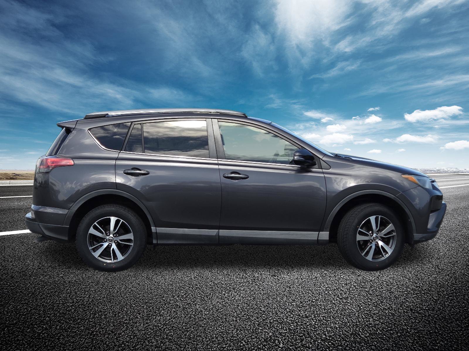 Used 2018 Toyota RAV4 XLE w/ Plus Extra Value Package FWD image 17