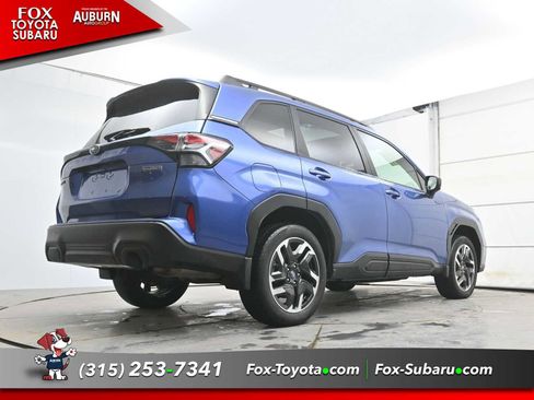 Used 2025 Subaru Forester Premium image 17