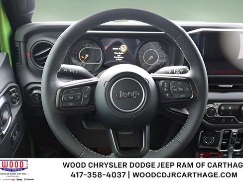 Used 2025 Jeep Gladiator Rubicon AWD/4WD image 12