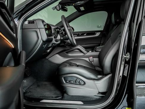 Certified 2025 Porsche Cayenne Coupe AWD/4WD image 5