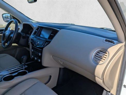 Used 2017 Nissan Pathfinder SV image 26