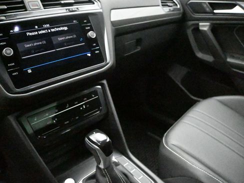 Used 2023 Volkswagen Tiguan SE w/ Panoramic Sunroof Package AWD/4WD image 4