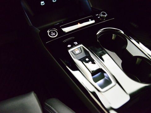 Used 2025 Audi Q6 e-tron Premium Plus w/ Premium Plus image 30