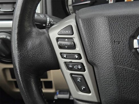 Used 2019 Nissan Titan SV w/ SV Convenience Package image 24