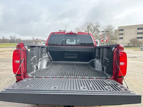 Used 2020 Chevrolet Colorado LT w/ Safety Package image 34