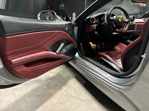 Used 2015 Ferrari California T image 39
