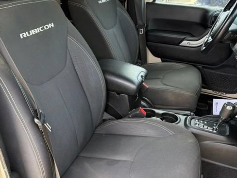 Certified 2016 Jeep Wrangler Unlimited Rubicon w/ Connectivity Group AWD/4WD image 15