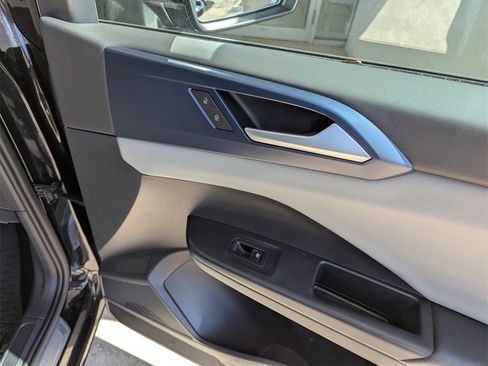 Certified 2022 Volkswagen Taos SE w/ Panoramic Sunroof Package image 36