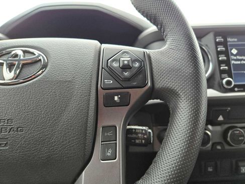 Certified 2022 Toyota Tacoma TRD Off-Road AWD/4WD image 34