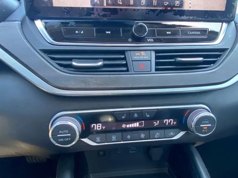 Used 2023 Nissan Altima 2.5 SL FWD image 18