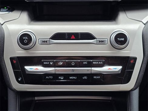 Used 2021 Ford Explorer XLT w/ Equipment Group 202A image 14