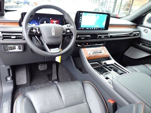 New 2025 Lincoln Aviator Black Label w/ Jet Appearance Package image 18