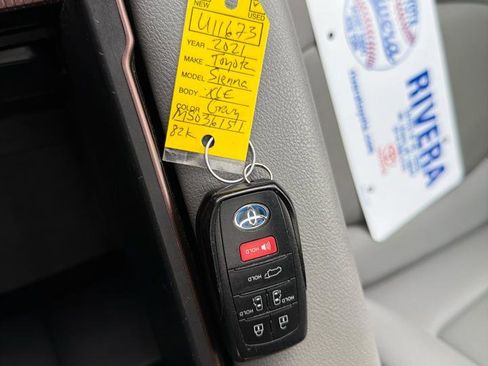 Used 2021 Toyota Sienna XLE FWD image 29