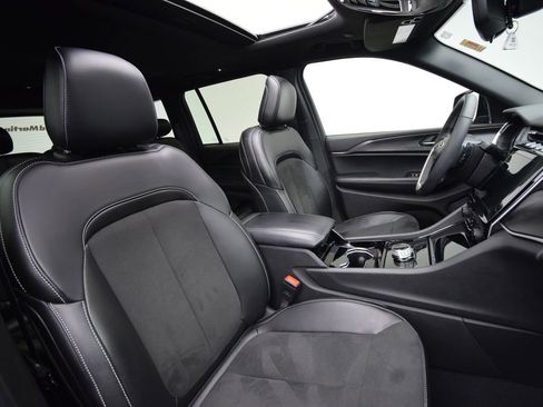 Used 2023 Jeep Grand Cherokee Altitude image 20