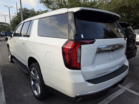 Used 2023 GMC Yukon XL SLT w/ SLT Premium Package RWD image 3