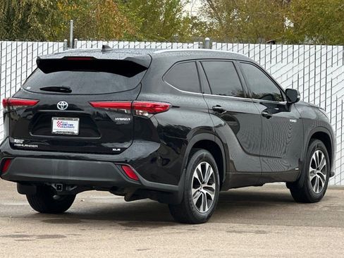 Used 2020 Toyota Highlander XLE image 4